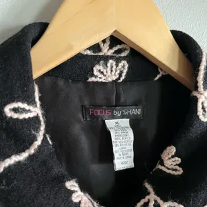 Vintage Y2K Focus by Shani Black Floral Embroidered Wool Blend Jacket XL thumbnail 3