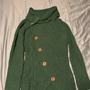 Cozy Green Cowl Neck Sweater with Textured Knit Size M thumbnail 1