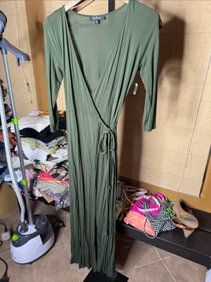 NWOT Lulus Garden District Olive Green Wrap Maxi Dress Size Medium thumbnail 4