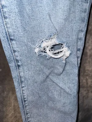 Old Navy High-Rise Straight Raw Hem Distressed Jeans Size 8 thumbnail 4