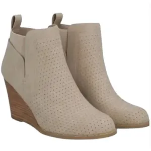 NWT DV by‎ Dolce Vita Gerdy Wedge Ankle Bootie in Beige thumbnail 1