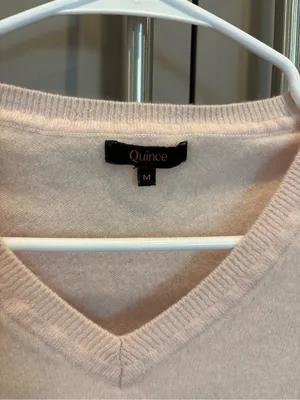 Quince 100% Cashmere V-Neck Sweater Blush Pink Quiet Luxury - size M Flawed thumbnail 2