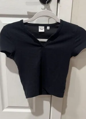 Aritzia TNA Black Top thumbnail 1