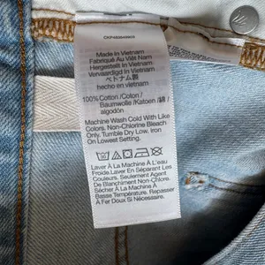 NWT Madewell 90’s Straight Jean 33 needs to be washed liquid spilled on front thumbnail 10