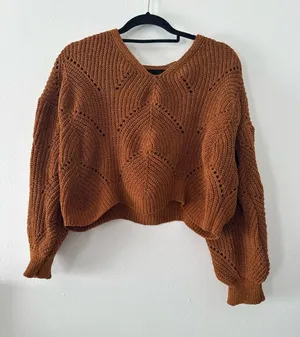 Francesca's Collections Rust V-Neck Cropped Knit Sweater thumbnail 1