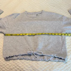 All in Motion Gray Cropped Sweatshirt Size XS Thumbholes Tie Hem Comfy thumbnail 7