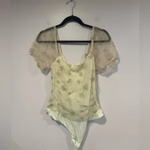 Le Lis‎ mesh floral gold and white bodysuit thumbnail 2