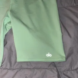 ALO Yoga Green Bike Shorts High-Rise Performance thumbnail 2