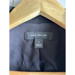 Ann Taylor Black Single Button Blazer Size 8 Classic Workwear Career Suit Jacket thumbnail 6