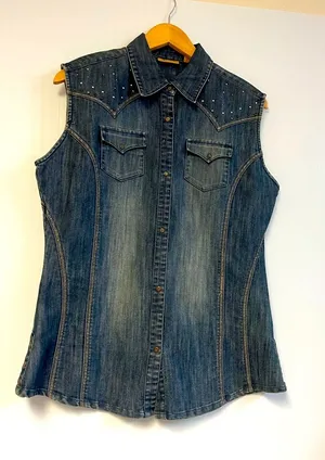 Wrangler Women’s Blue Denim Snap Vest – Size M Western Stud Detail Y2K‎ Style thumbnail 1