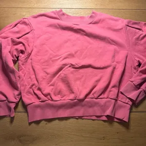 Paris Atelier & other stories rose crewneck 12 thumbnail 2