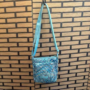 Vera Bradley Crossbody‎ thumbnail 2