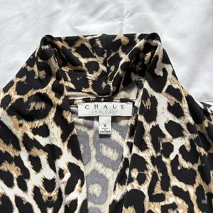 Chaus New York Womens Size Small‎ Cheetah Print Wrap Blouse 3/4 Sleeve Vintage thumbnail 3