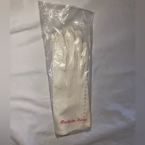 Elegant Vintage White Gloves in Original Made in Italy Packaging - As Is thumbnail 3