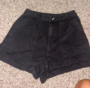 Universal Threads black shorts thumbnail 1