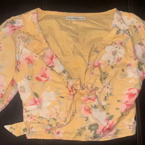 Abercrombie Tie-Front Puff Sleeve Top thumbnail 2