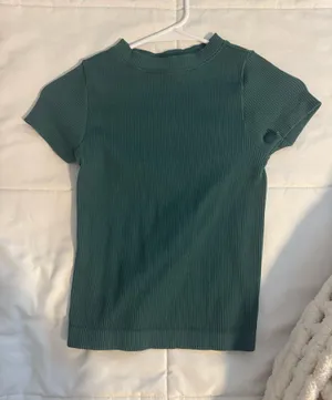 Old navy tee thumbnail 1