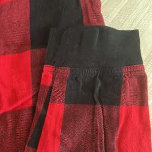 Old Navy Women’s Red & Black Check Pajama Pants - Size S thumbnail 3