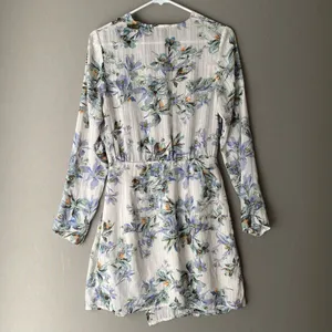 Ontwelfth Dainty Coastal Spring Floral‎ Long Sleeve Wrap Mini Dress Small White thumbnail 7