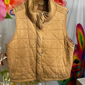 B82. Calia by Carrie Underwood tan quilted vest with fur trim thumbnail 1