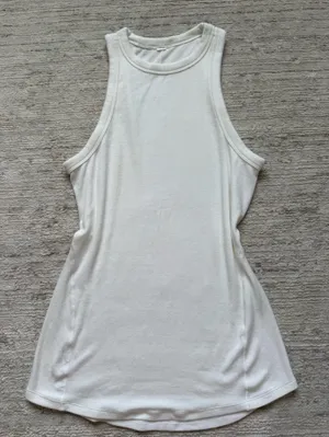 Lululemon Athletica White Ribbed Tank (Size 6) thumbnail 3