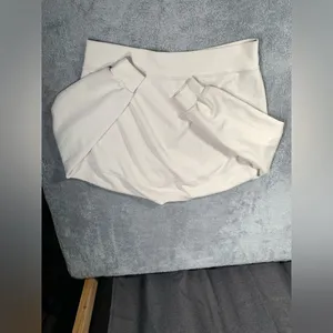 Lululemon Cream Crewneck Sweatshirt thumbnail 6