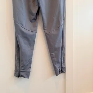 Nike Dri Fit Women's Gray Running Joggers Elastic Waist Draw Strings Size Medium thumbnail 7