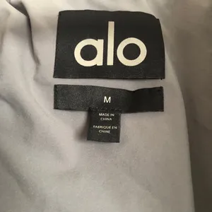 Alo Yoga Stretch Woven Street Puffer Fog M thumbnail 12