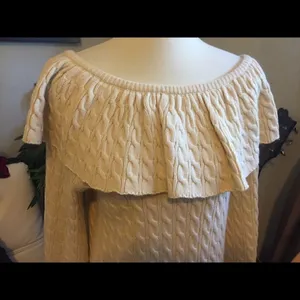 TCEC Off shoulder Super Sexy Sweater S- Brand New thumbnail 5