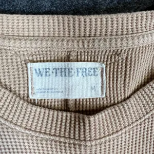 We The Free Free People Tan Waffle Knit Thermal‎ Long Sleeve Lettuce Hem Top M thumbnail 3