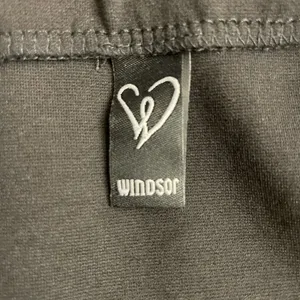 Windsor Women’s Size S Black Mini Skirt – New Without Tags –.(M4)✨ thumbnail 4
