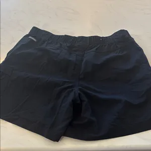 Women's Black Columbia Casual Hiking Shorts with Cargo Pockets thumbnail 4