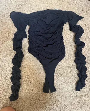 Et clet black off the shoulder ruched long sleeve bodysuit thumbnail 1