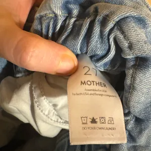 Mother Yoyo Ruffle Greaser Ankle Jeans in Crafty Side thumbnail 8