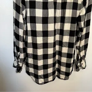 Universal Thread Women's Size Small Popover Blouse Black Cream Plaid Fleece‎ thumbnail 9