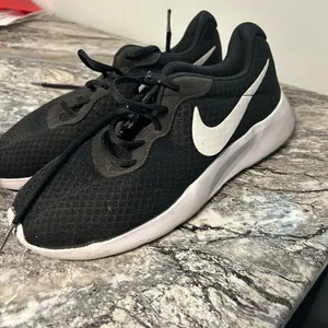 Nike Black and White Sneakers thumbnail 4