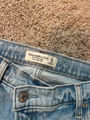 Abercrombie Ultra High Rise 90s Straight Jean thumbnail 5