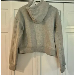 Amazon cropped grey pullover hoodie size M thumbnail 8