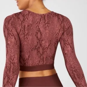 Fabletics Women's Kamila Seamless Long-Sleeve Athletic Top Snakeskin Medium‎ thumbnail 3