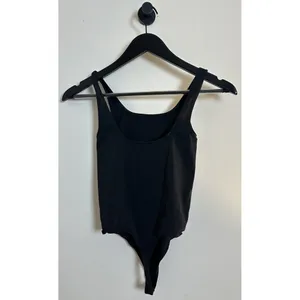 SKIMS Soft Smoothing Seamless Thong Bodysuit in Onyx Black Size X-Small thumbnail 4