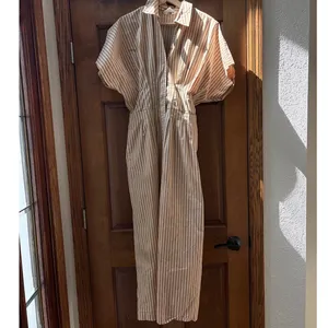 EXQUISE The Tobie Button-Front Cropped Pleated Jumpsuit in Natural Size Medium thumbnail 7
