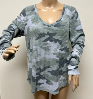 AERO Seriously Soft Perfect V Long Sleeve Green Camo Waffle Top size L thumbnail 1