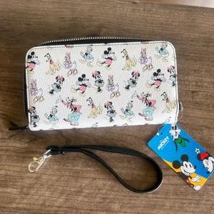 Disney Mickey and Friends Wallet Wristlet NEW thumbnail 6