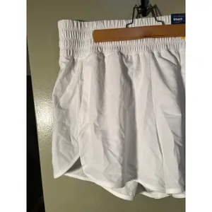 Old Navy Women's Size Large Extra-High Rise Short 3" Inseam White Stretch Tech thumbnail 5