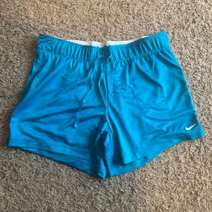 NWT! Nike Women's Dri-Fit Attack Training Shorts Blue Size Medium thumbnail 6