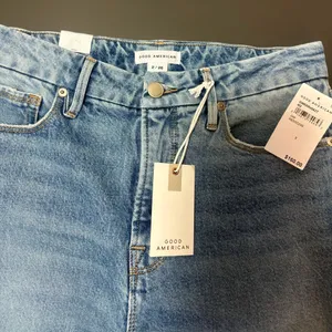 GOOD AMERICAN Weekender Distressed Straight Leg Jeans thumbnail 8