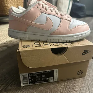 Women’s Nike Dunk Low Sneakers thumbnail 1