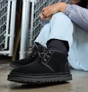 UGG Neumel‎ chukka boots in black suede leather shearling lined women's size 8 thumbnail 1
