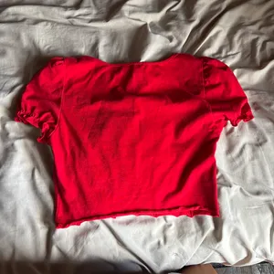 Red scrunched cropped square neck top Size M thumbnail 2