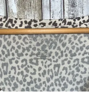 American Eagle Leopard Brown Cream Tee Women’s Medium  thumbnail 4